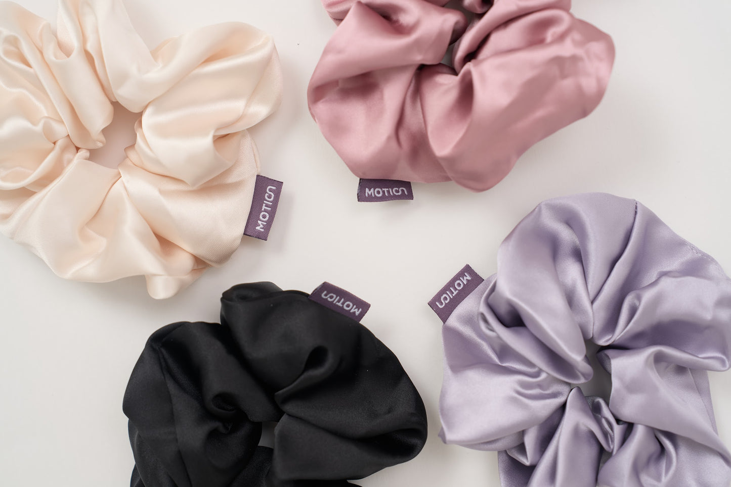 Aura Scrunchie – Silk Hair Scrunchie