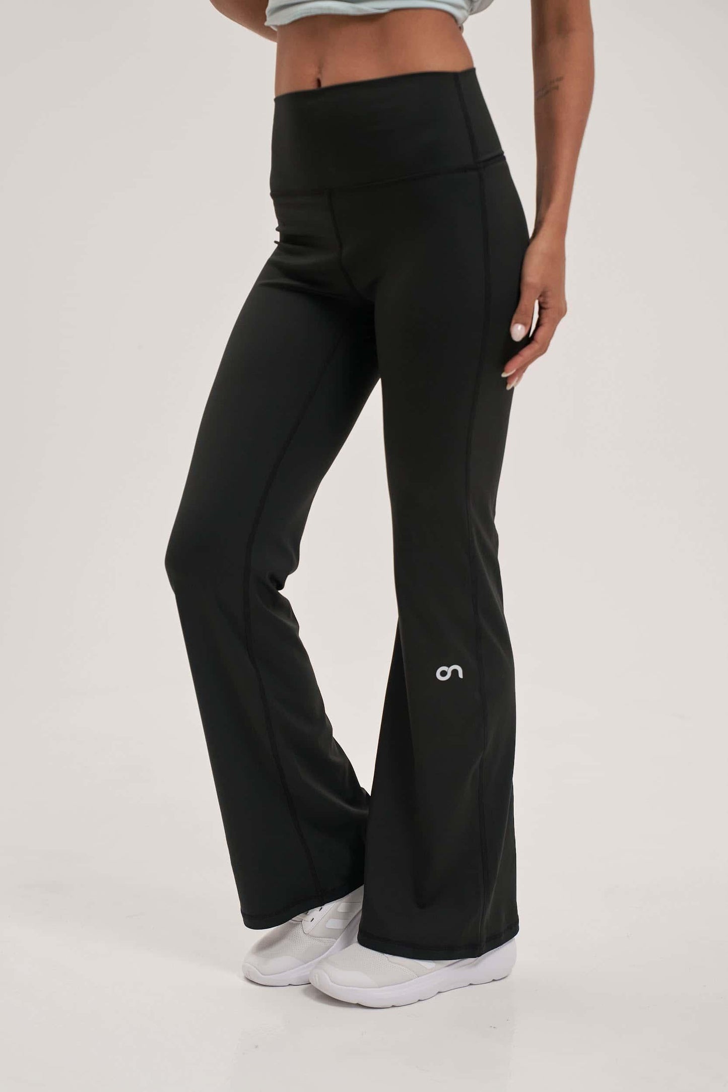 Black Yoga Pants For Women as bestwomen’s workout clothes gcc